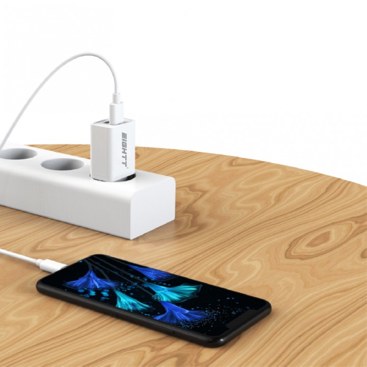 Eightt Cargador Smartphone / Tablet 5V 2.4A con cable Lightning