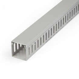 StarTech.com Canaleta para Cableado con Ranura Abierta y Tapa, 50 mm An x 50 mm Al - 2 m Lar - Ranuras de 8 mm, Cubierta de PVC