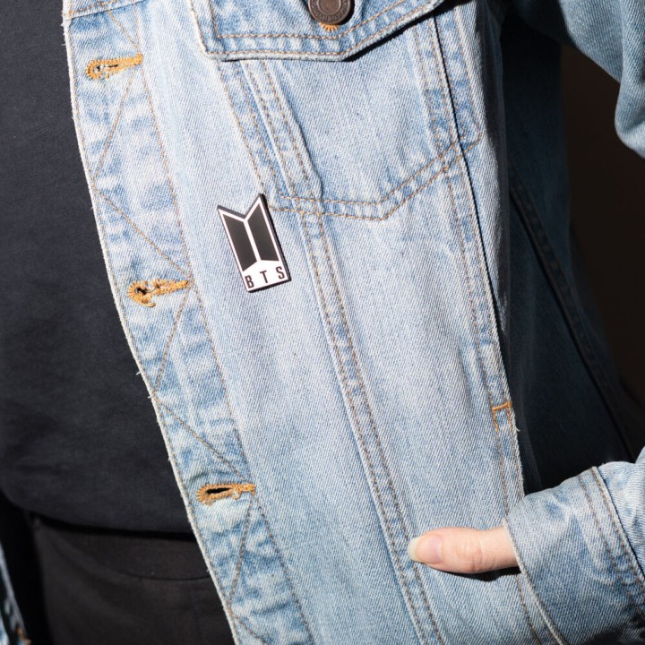Pin Logo BTS
