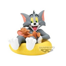 Figura Banpresto Tom y Jerry disfrutando en flotador 10cm