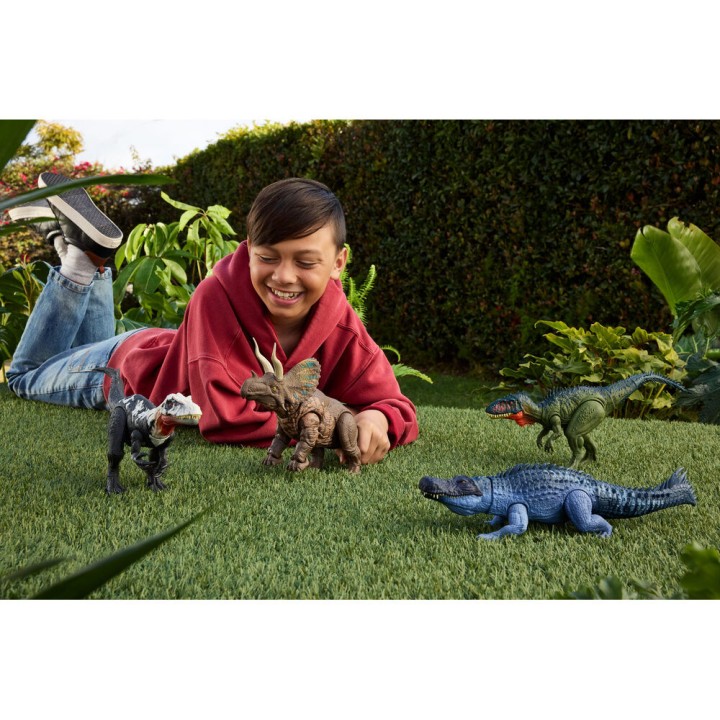 Dinosaurio Gigantic Trackers Jurassic World surtido